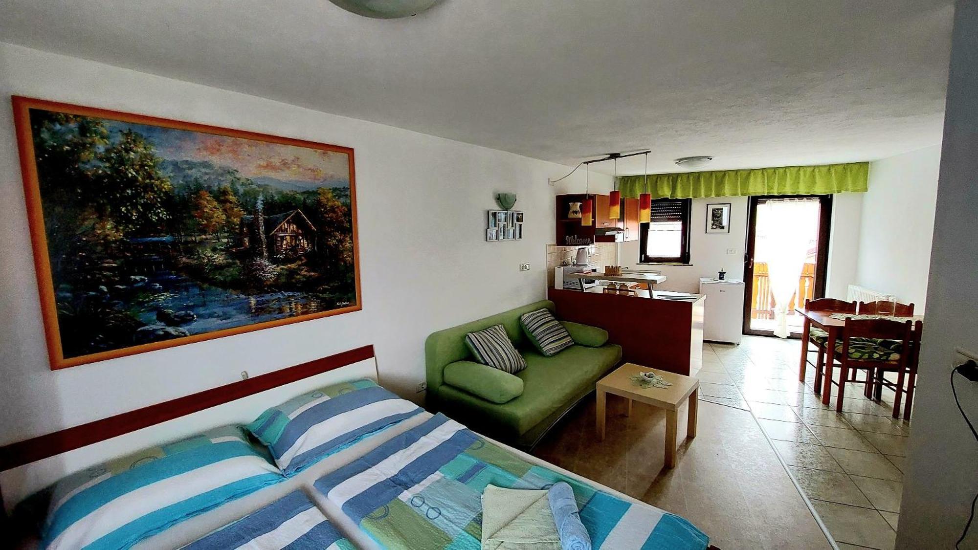 Apartments Krn Drezniske Ravne ภายนอก รูปภาพ