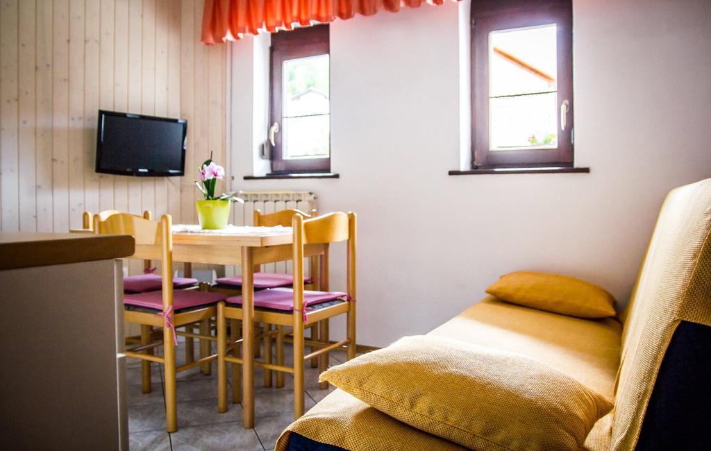 Apartments Krn Drezniske Ravne ภายนอก รูปภาพ